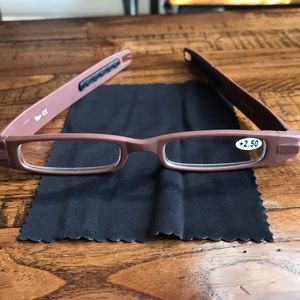 3/$10 Glasses +2.50 w/ fiber cleaning cloth